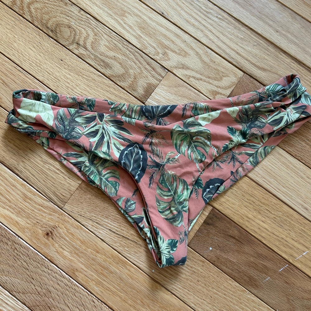 Medium bottom